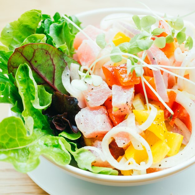 Raw and fresh tuna with vegetable salad