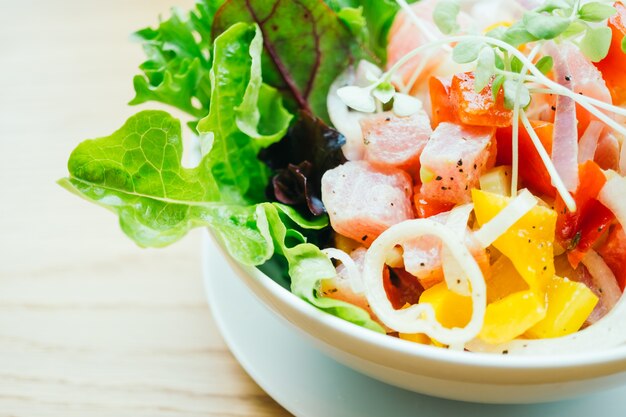 Raw and fresh tuna with vegetable salad