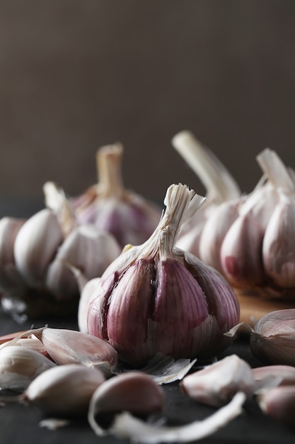 Free photo raw garlic