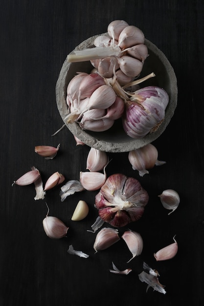 Free photo raw garlic