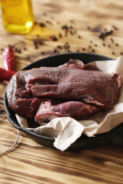 食事用の食材を使った生肉