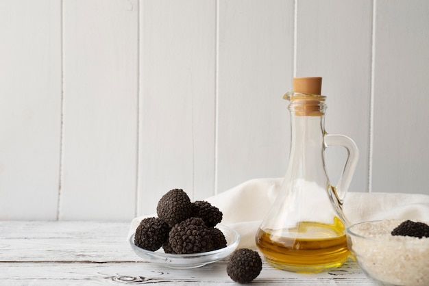 Free photo raw truffles in bowl and olive oil