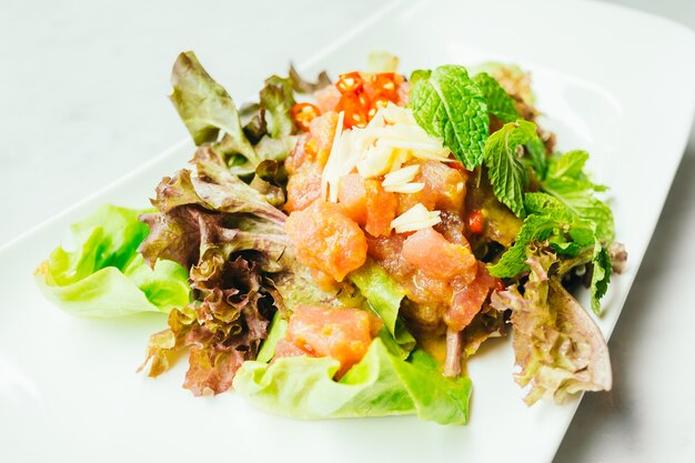 Raw tuna meat salad with spicy sauce