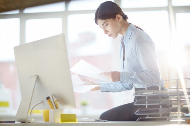 Free Photo reading financial papers