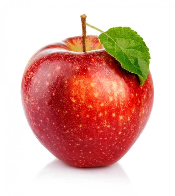 Красное яблоко с зеленым листом на белом фоне Premium Фотографии