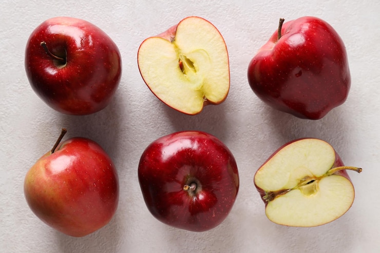 Free Photo red apples concept of fresh and healthy food