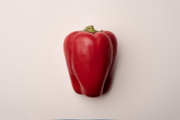 Free photo red bell pepper isolated over white