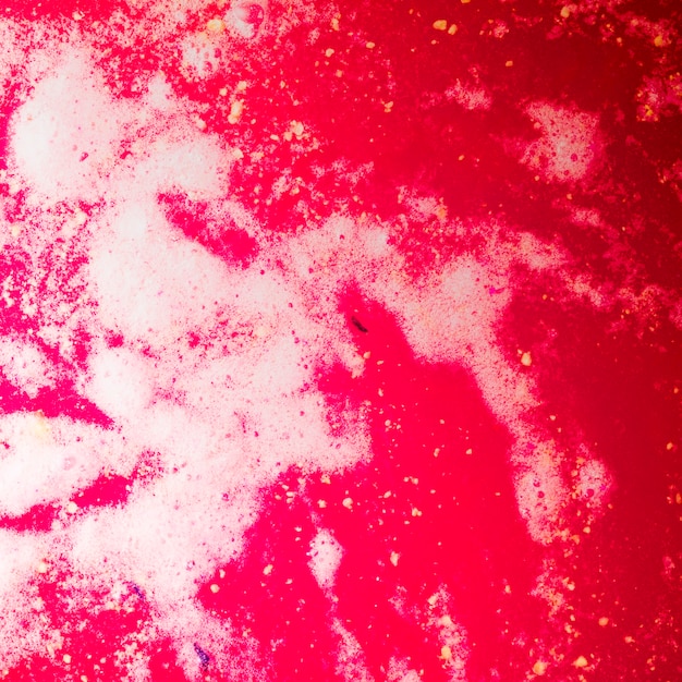 Красные пузыри на поверхности шипучей ванночки