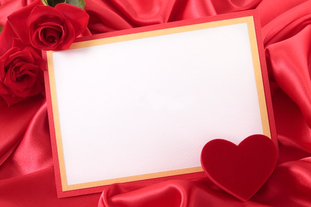 無料写真 バレンタイン用のハートレッドカード