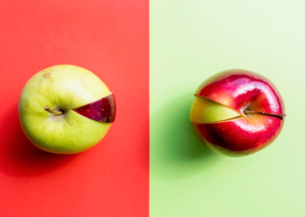 Red and green apple with different slices