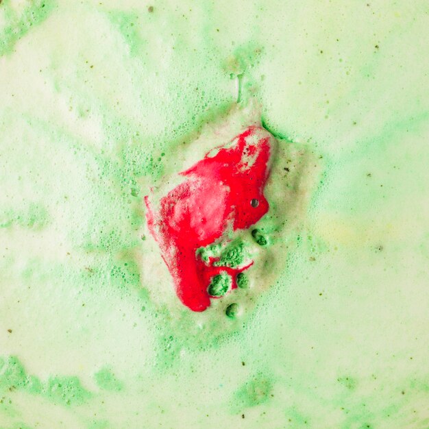 赤と緑の風呂爆弾バブルの背景