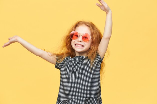 Red-haired girl with black and white dress and sunglasses