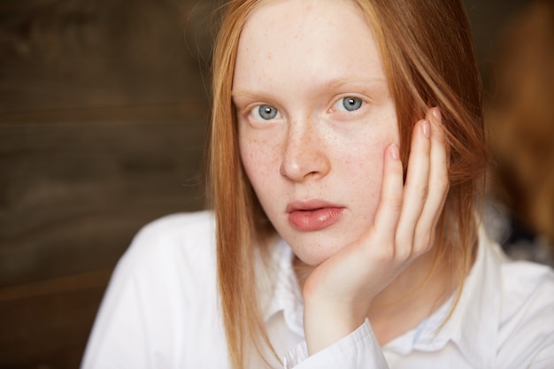 Red-haired woman sitting in cafe