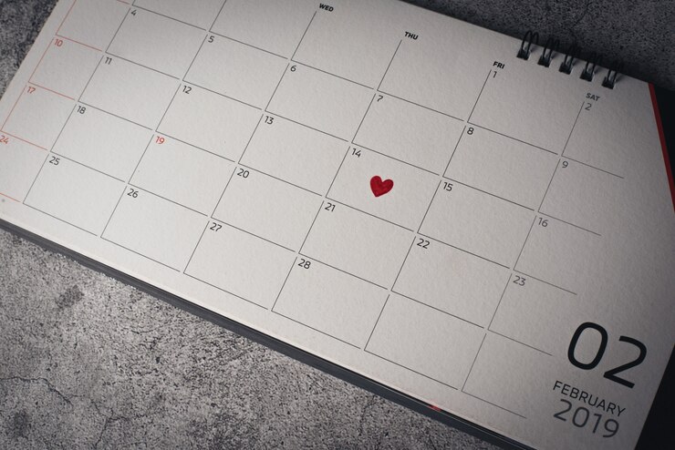Free Photo red heart in february 14 on the calendar, valentine's day concept