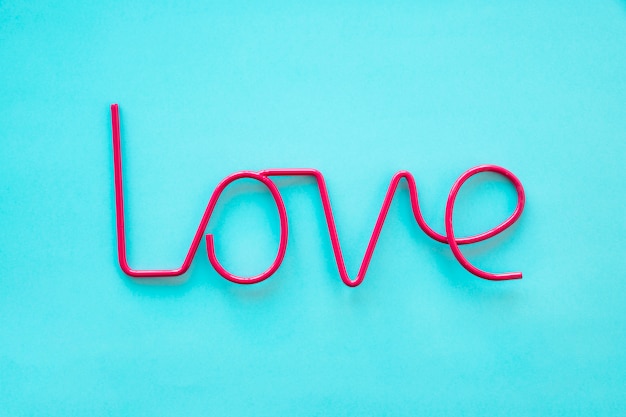 Foto gratuita red love writing on blue