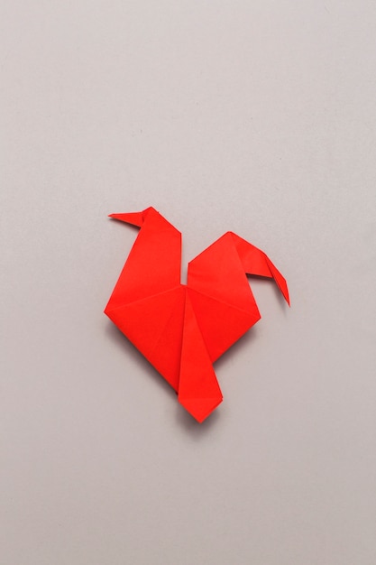 赤い折り紙鳥