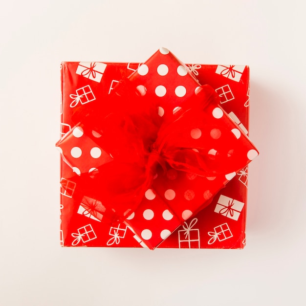 Free photo red present boxes in beautiful wraps