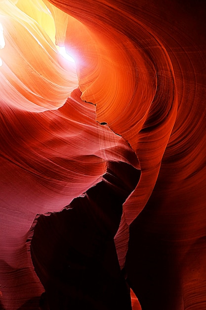 Красные скалы в каньоне Антилопы, Аризона, США