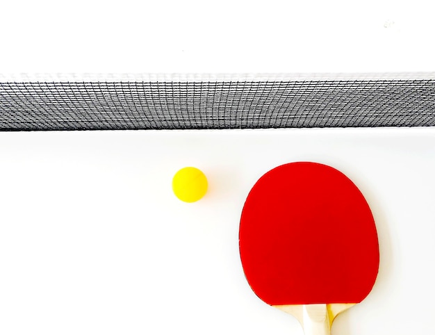 Foto gratuita pipistrello da ping pong rosso