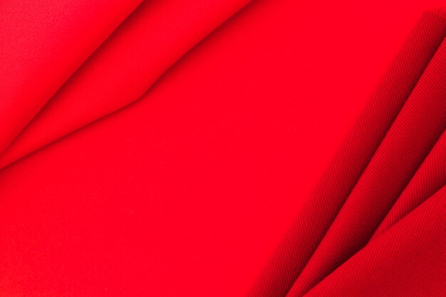 Красная текстильная ткань на фоне текстуры