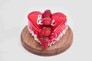 Foto gratuita torta di san valentino rosso a forma di cuore.