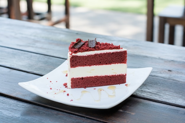 Foto gratuita torta di velluto rosso