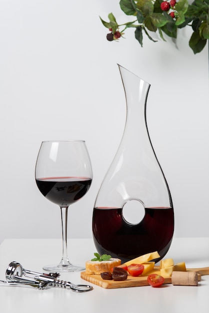 Графин для красного вина и бокалы