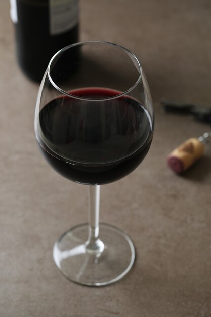 ガラスの赤ワイン