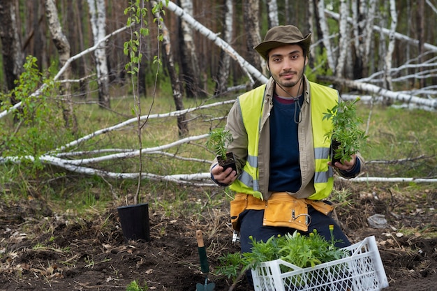 Free photo reforestation done by voluntary group