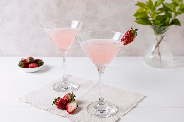 Refreshing alcoholic drinks with strawberries