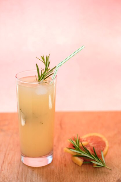 Refreshing drink with grapefruit