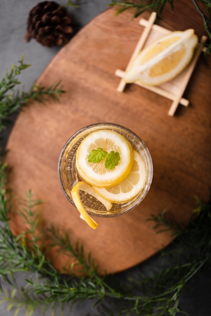 Free photo refreshing drink with lemon flat lay