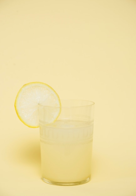 Освежающий напиток с лимоном