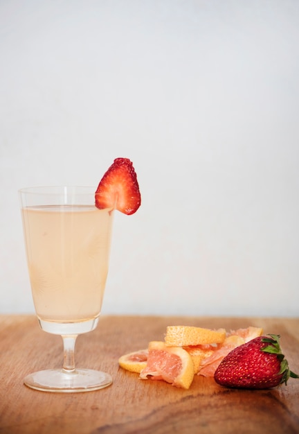 Refreshing drink with strawberry and grapefruit