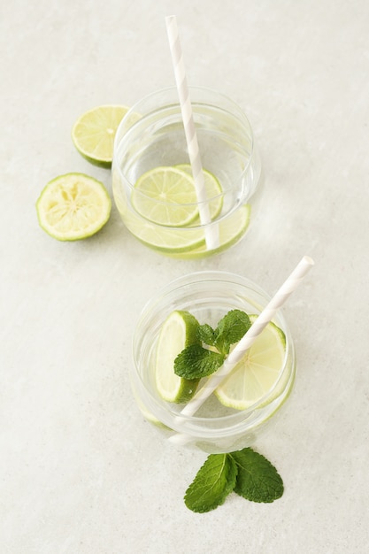 Bevande rinfrescanti con lime