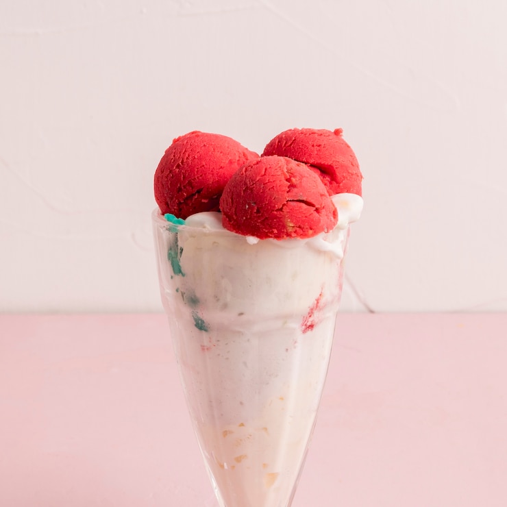 Free Photo refreshing ice cream in glass