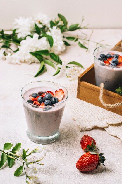 Refreshing smoothies with strawberry and blueberry
