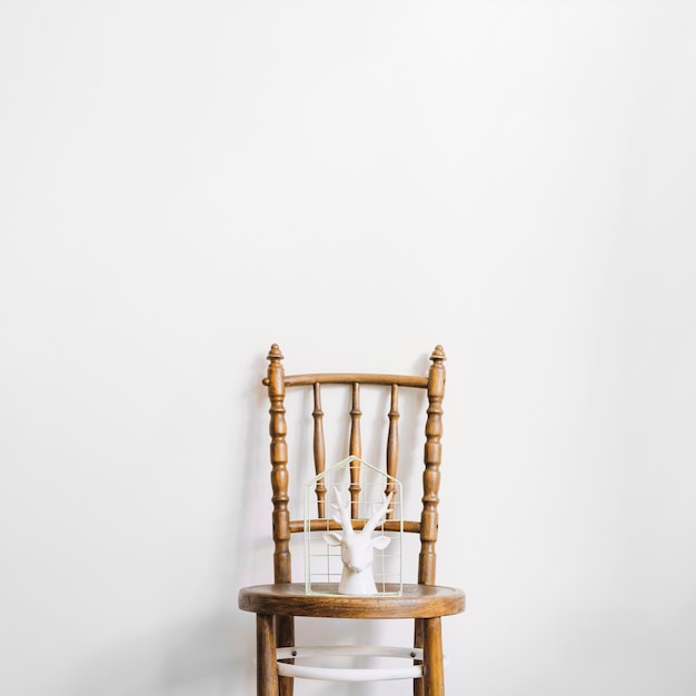 無料写真 椅子のトナカイ像