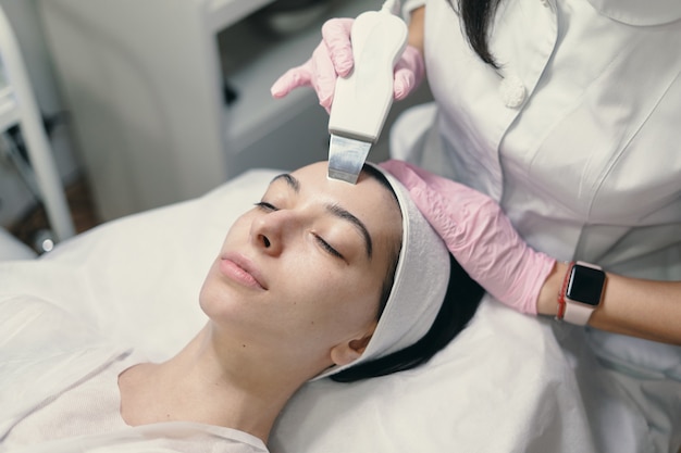 Rejuvenating facial treatment