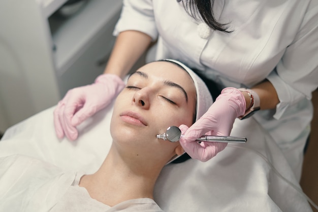 Rejuvenating facial treatment