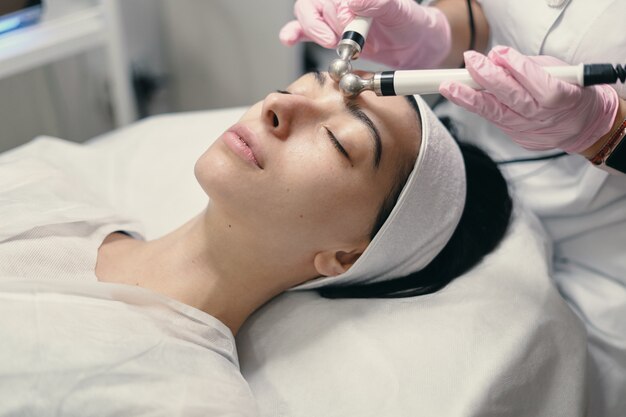 Rejuvenating facial treatment