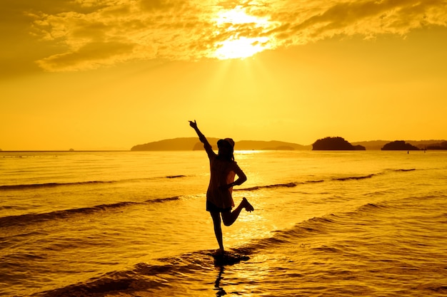 Free photo relax woman  standing sea on the beach