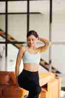 Free photo relaxed young sportswoman dressed in activewear posing