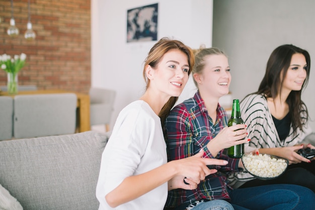 Free photo relaxing women playing game having beer