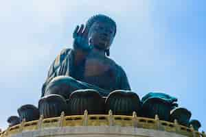 Foto gratuita religiosa grande statua di porcellana asiatico