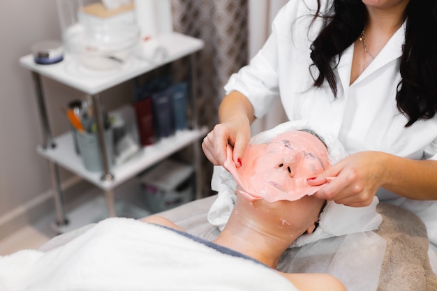 Remove alginate mask process beauty salon
