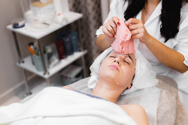 Remove alginate mask process beauty salon
