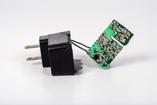 插件电感是什么,电感用万用表测试吗?