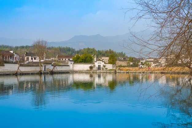 住宅の伝統東洋の平和な旅行の村