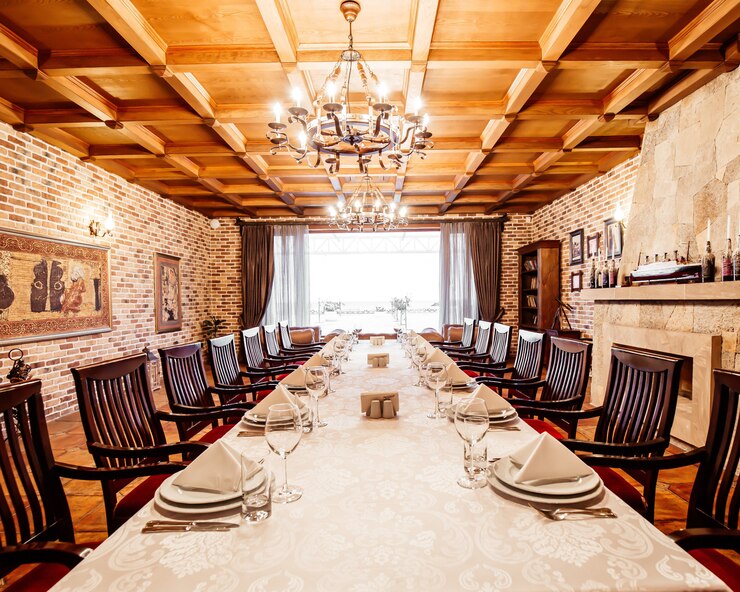 Free Photo restaurant table in the private room with fireplace, wooden ceilings and brick walls